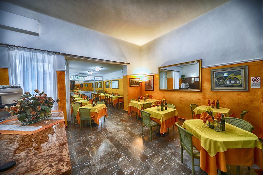 فياريجيو Hotel Midy المظهر الخارجي الصورة
