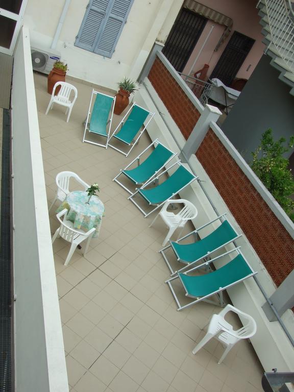 فياريجيو Hotel Midy المظهر الخارجي الصورة