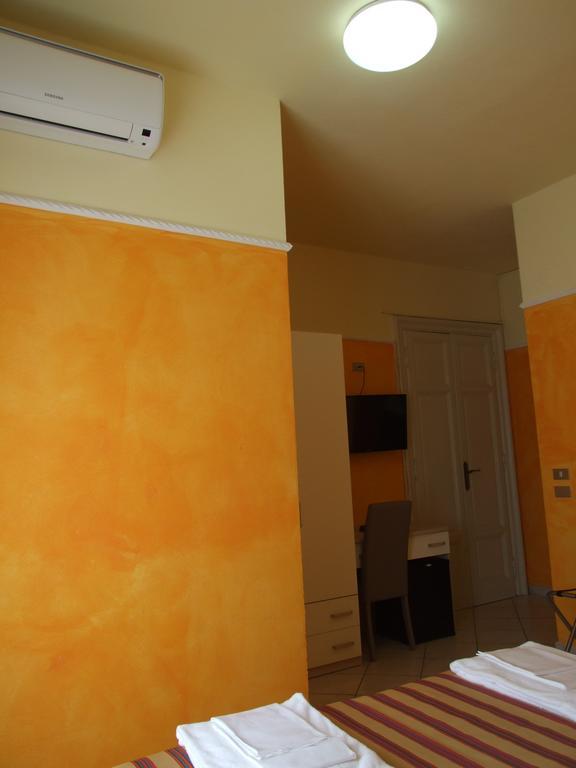 فياريجيو Hotel Midy المظهر الخارجي الصورة