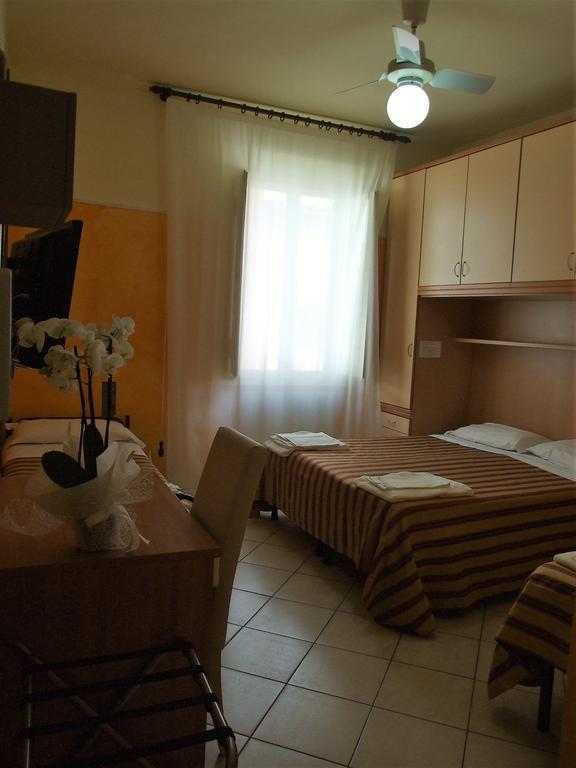 فياريجيو Hotel Midy المظهر الخارجي الصورة