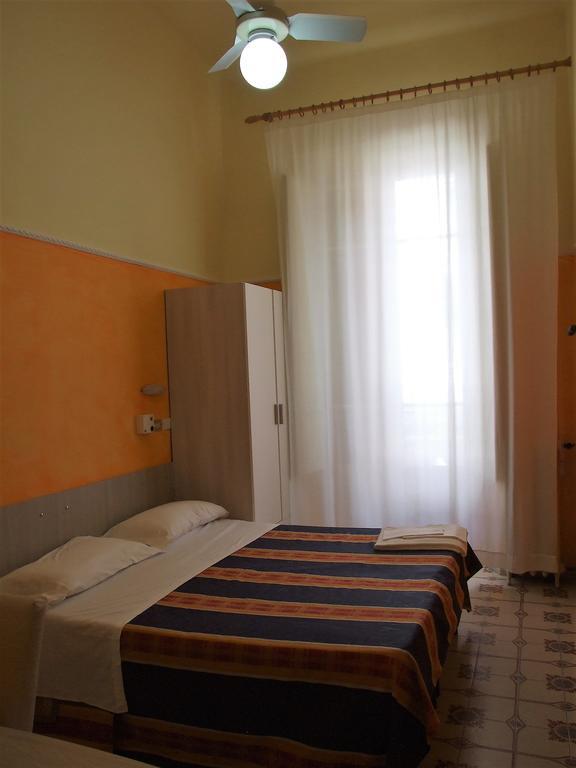 فياريجيو Hotel Midy المظهر الخارجي الصورة