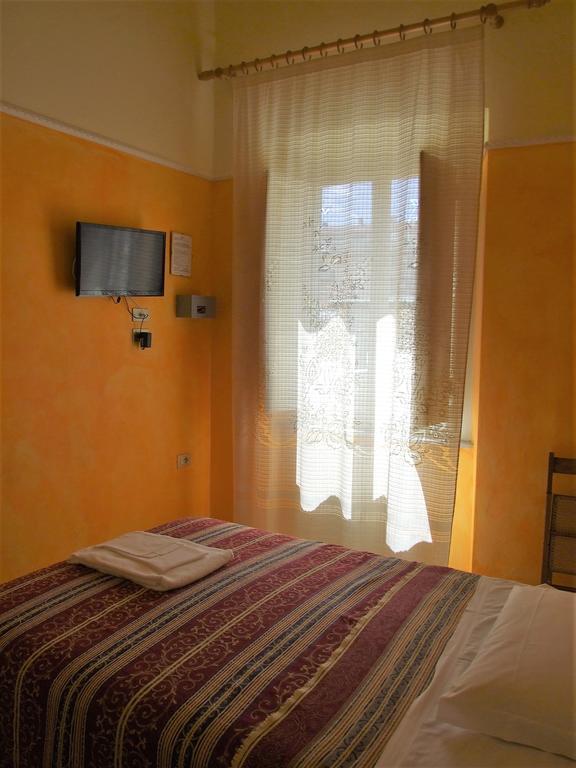 فياريجيو Hotel Midy المظهر الخارجي الصورة