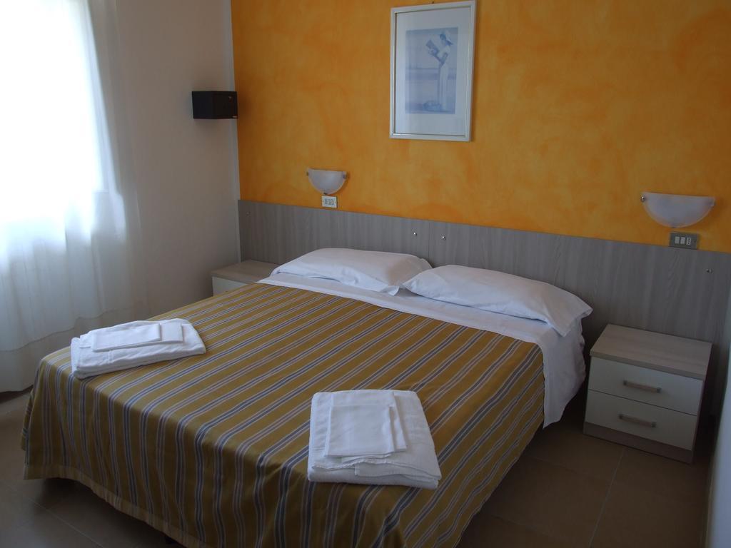 فياريجيو Hotel Midy المظهر الخارجي الصورة