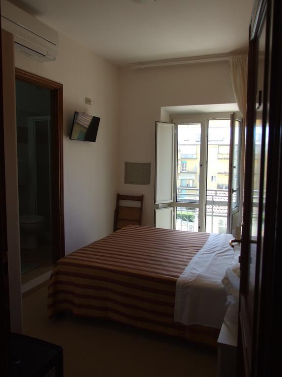 فياريجيو Hotel Midy المظهر الخارجي الصورة