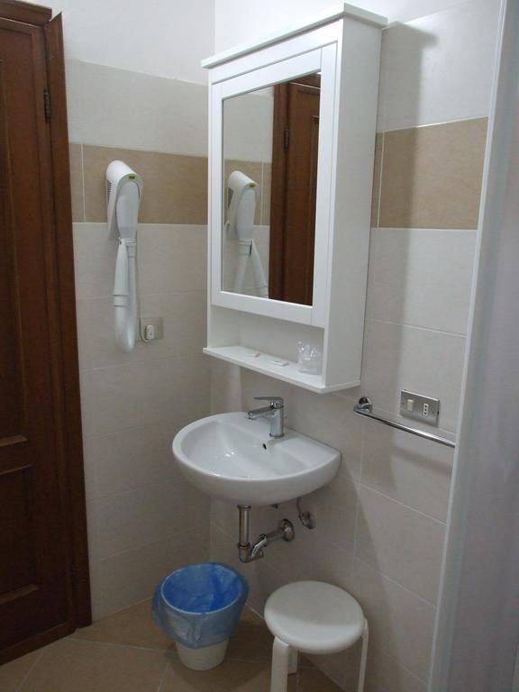 فياريجيو Hotel Midy المظهر الخارجي الصورة