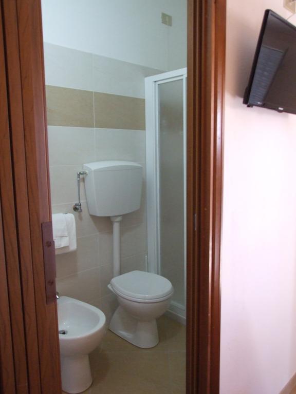 فياريجيو Hotel Midy المظهر الخارجي الصورة
