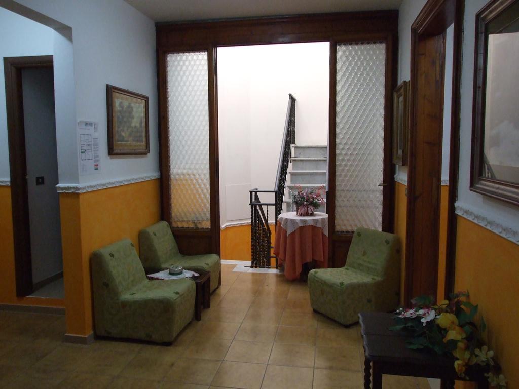 فياريجيو Hotel Midy المظهر الخارجي الصورة