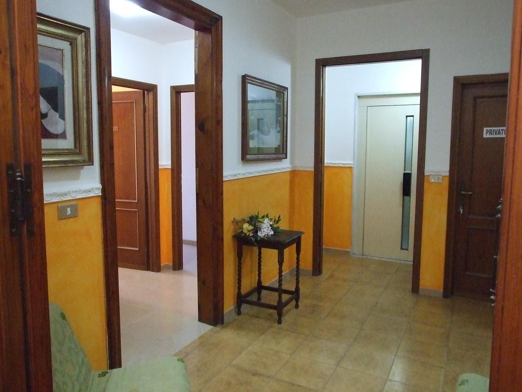 فياريجيو Hotel Midy المظهر الخارجي الصورة