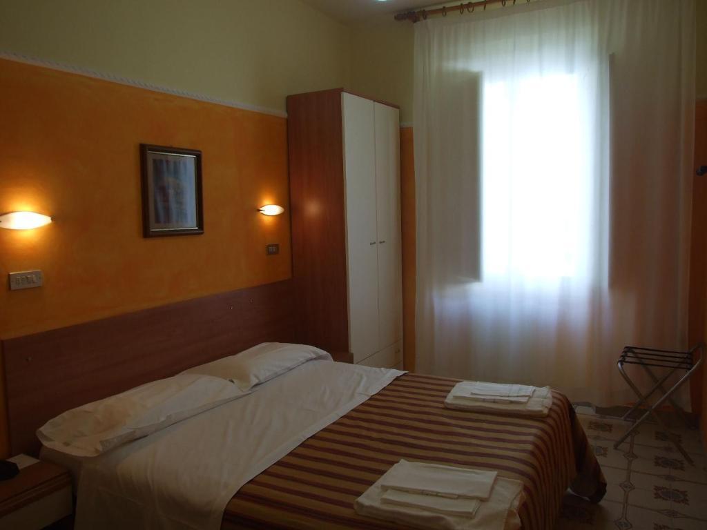 فياريجيو Hotel Midy المظهر الخارجي الصورة